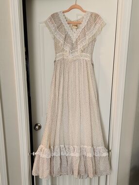Gunne SAX Ivory Floral Lace-Trim Maxi Dress